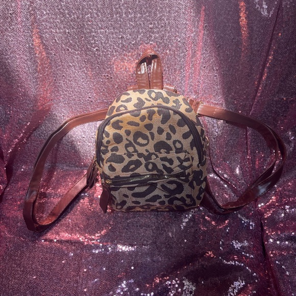 Mini Leopard Backpack - Picture 3 of 3